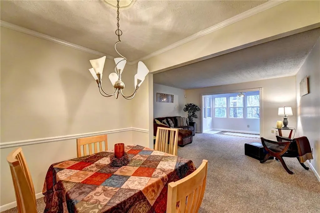 5145 Roswell Road Unit 2, Atlanta, Georgia 30342, 2 Bedrooms Bedrooms, ,1 BathroomBathrooms,Residential,Sold,5145 Roswell Road Unit 2,6125936