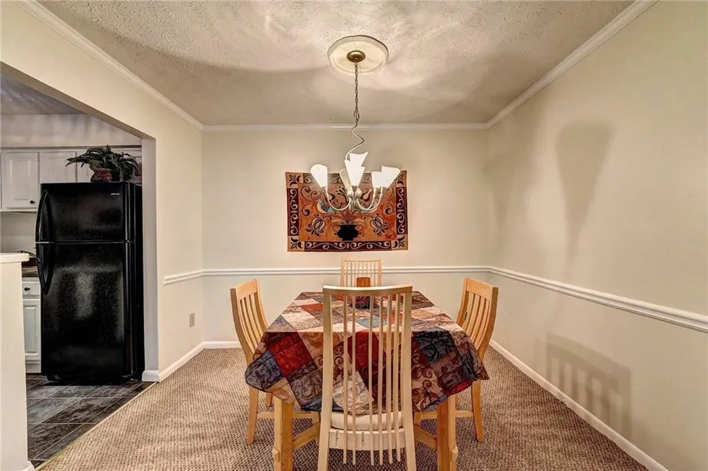 5145 Roswell Road Unit 2, Atlanta, Georgia 30342, 2 Bedrooms Bedrooms, ,1 BathroomBathrooms,Residential,Sold,5145 Roswell Road Unit 2,6125936