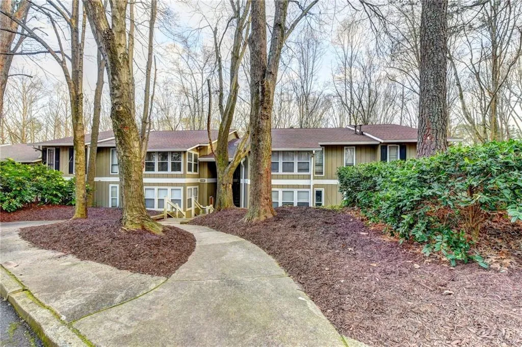 5145 Roswell Road Unit 2, Atlanta, Georgia 30342, 2 Bedrooms Bedrooms, ,1 BathroomBathrooms,Residential,Sold,5145 Roswell Road Unit 2,6125936