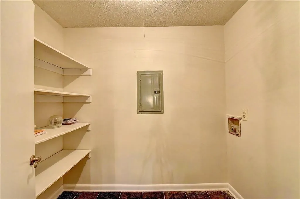 5145 Roswell Road Unit 2, Atlanta, Georgia 30342, 2 Bedrooms Bedrooms, ,1 BathroomBathrooms,Residential,Sold,5145 Roswell Road Unit 2,6125936