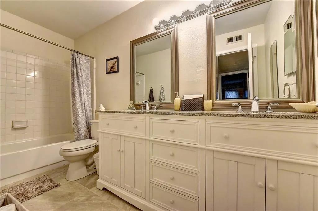 5145 Roswell Road Unit 2, Atlanta, Georgia 30342, 2 Bedrooms Bedrooms, ,1 BathroomBathrooms,Residential,Sold,5145 Roswell Road Unit 2,6125936