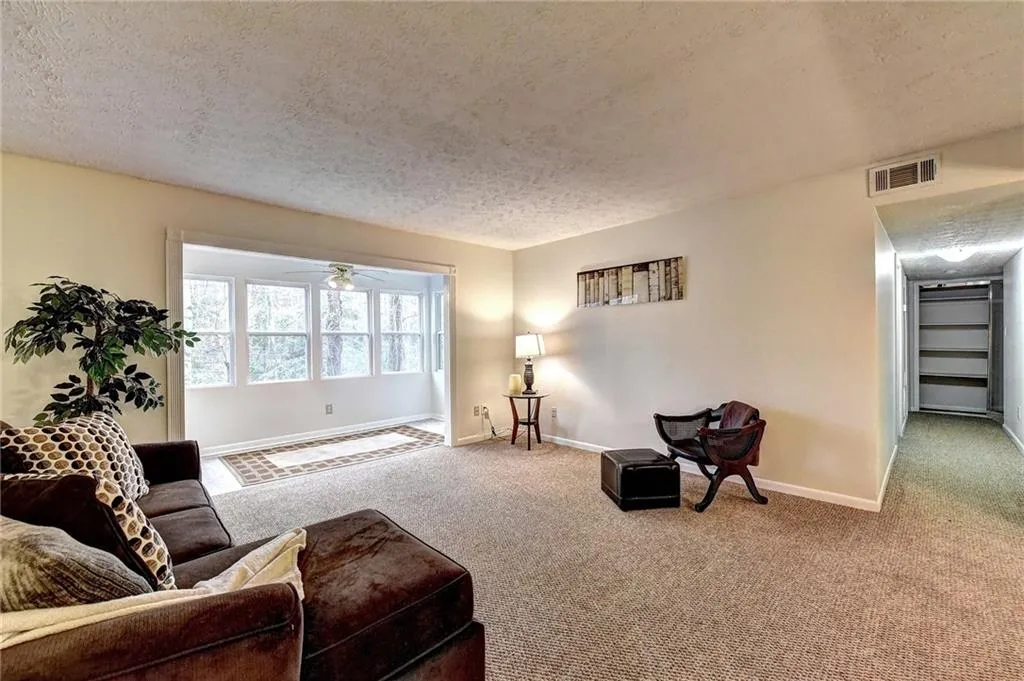 5145 Roswell Road Unit 2, Atlanta, Georgia 30342, 2 Bedrooms Bedrooms, ,1 BathroomBathrooms,Residential,Sold,5145 Roswell Road Unit 2,6125936