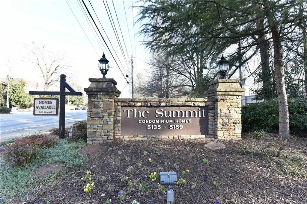 5145 Roswell Road Unit 2, Atlanta, Georgia 30342, 2 Bedrooms Bedrooms, ,1 BathroomBathrooms,Residential,Sold,5145 Roswell Road Unit 2,6125936