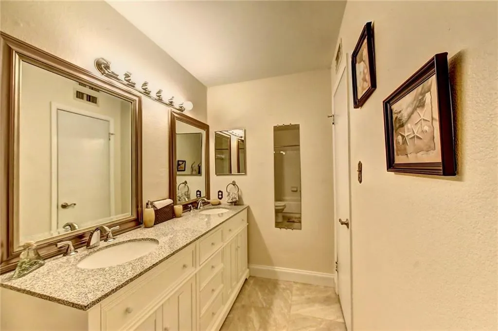 5145 Roswell Road Unit 2, Atlanta, Georgia 30342, 2 Bedrooms Bedrooms, ,1 BathroomBathrooms,Residential,Sold,5145 Roswell Road Unit 2,6125936