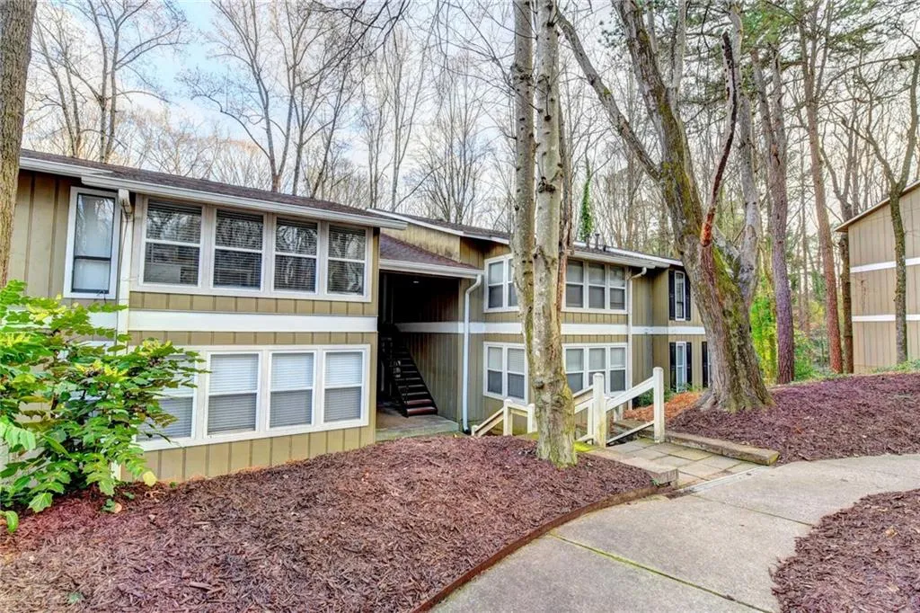 5145 Roswell Road Unit 2, Atlanta, Georgia 30342, 2 Bedrooms Bedrooms, ,1 BathroomBathrooms,Residential,Sold,5145 Roswell Road Unit 2,6125936