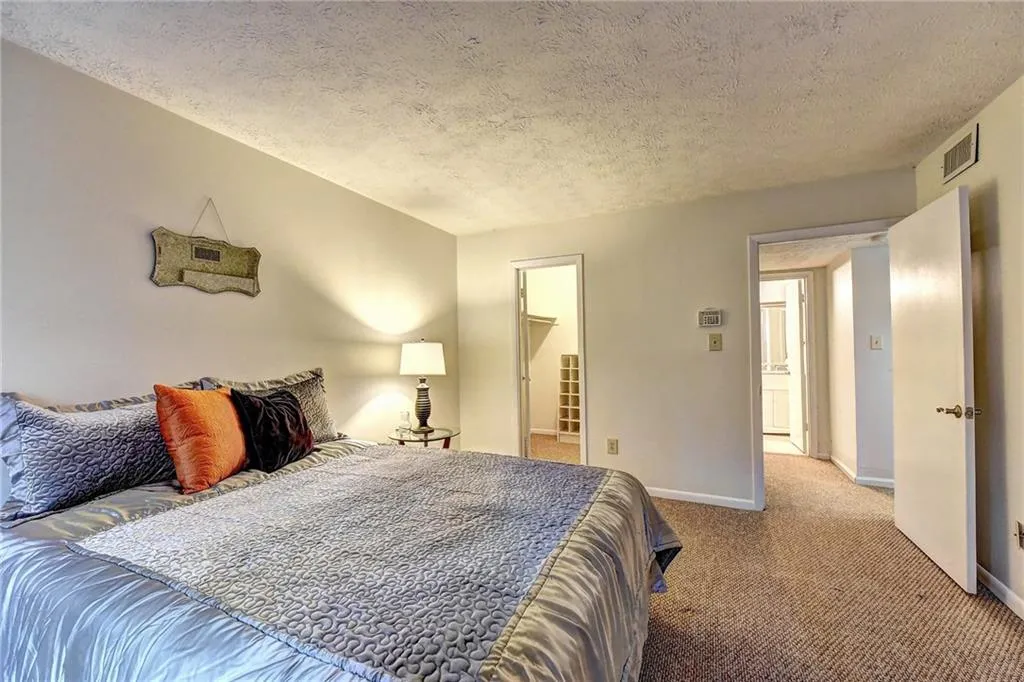 5145 Roswell Road Unit 2, Atlanta, Georgia 30342, 2 Bedrooms Bedrooms, ,1 BathroomBathrooms,Residential,Sold,5145 Roswell Road Unit 2,6125936