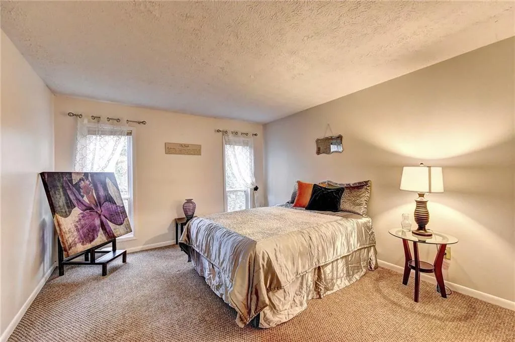 5145 Roswell Road Unit 2, Atlanta, Georgia 30342, 2 Bedrooms Bedrooms, ,1 BathroomBathrooms,Residential,Sold,5145 Roswell Road Unit 2,6125936