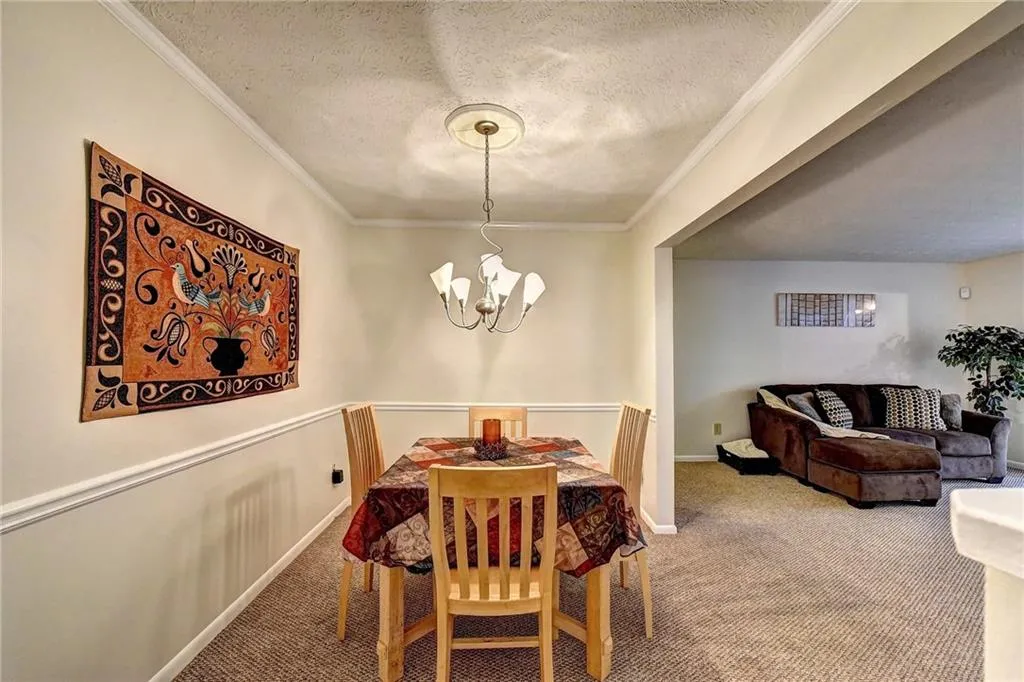 5145 Roswell Road Unit 2, Atlanta, Georgia 30342, 2 Bedrooms Bedrooms, ,1 BathroomBathrooms,Residential,Sold,5145 Roswell Road Unit 2,6125936