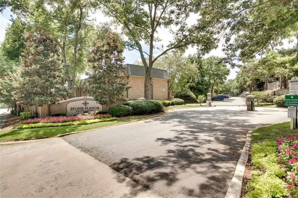 6980 Roswell Road Unit A4, Sandy Springs, Georgia 30328, 3 Bedrooms Bedrooms, ,2 BathroomsBathrooms,Residential,Sold,6980 Roswell Road Unit A4,6046204