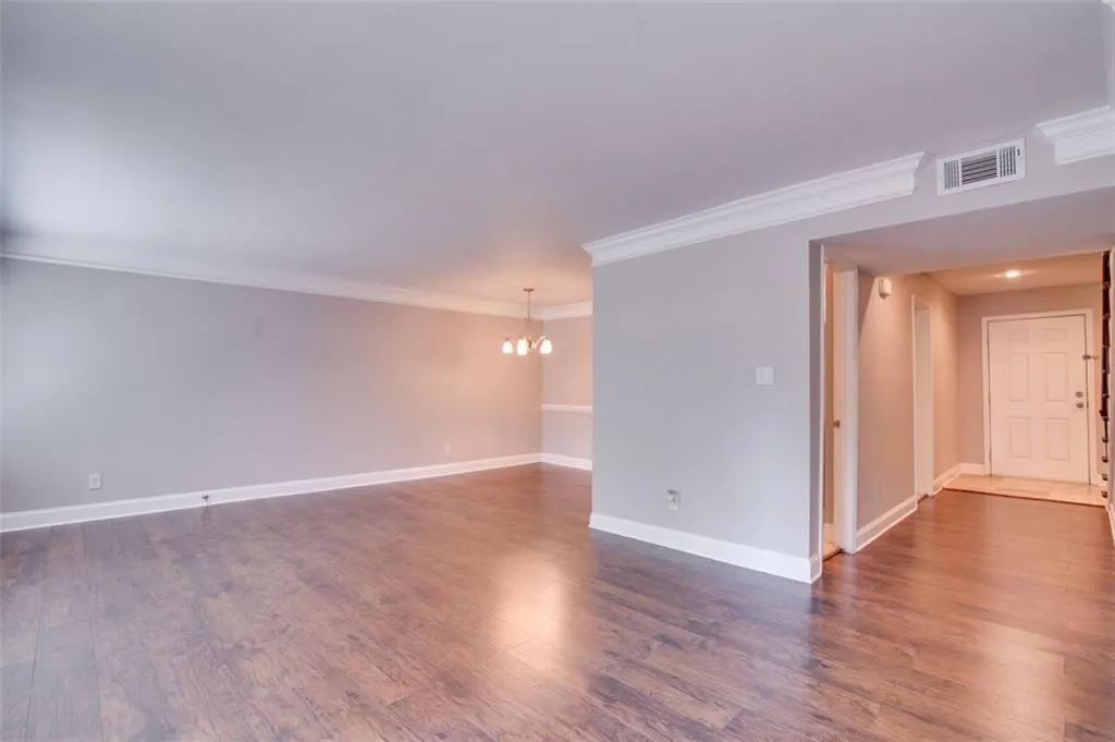 6980 Roswell Road Unit A4, Sandy Springs, Georgia 30328, 3 Bedrooms Bedrooms, ,2 BathroomsBathrooms,Residential,Sold,6980 Roswell Road Unit A4,6046204