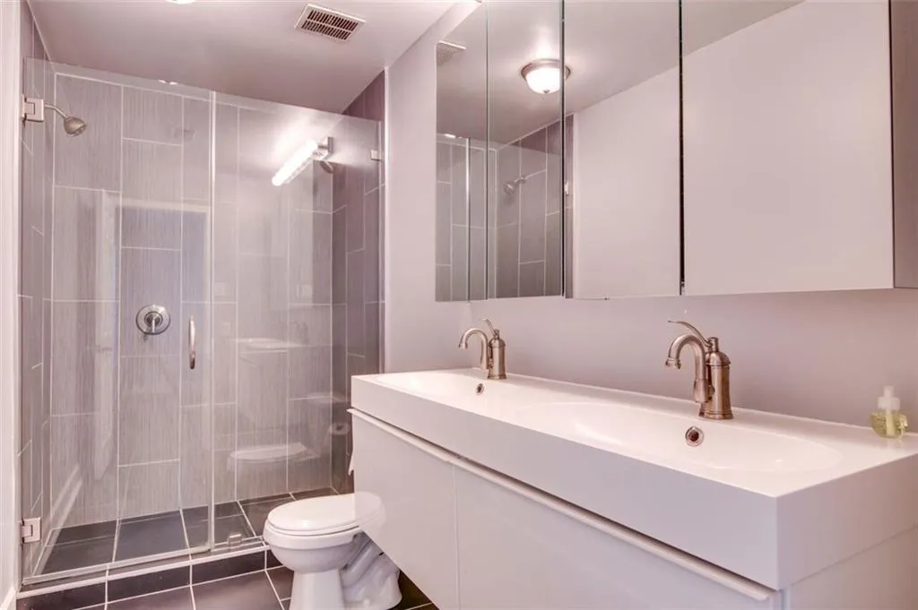 6980 Roswell Road Unit A4, Sandy Springs, Georgia 30328, 3 Bedrooms Bedrooms, ,2 BathroomsBathrooms,Residential,Sold,6980 Roswell Road Unit A4,6046204