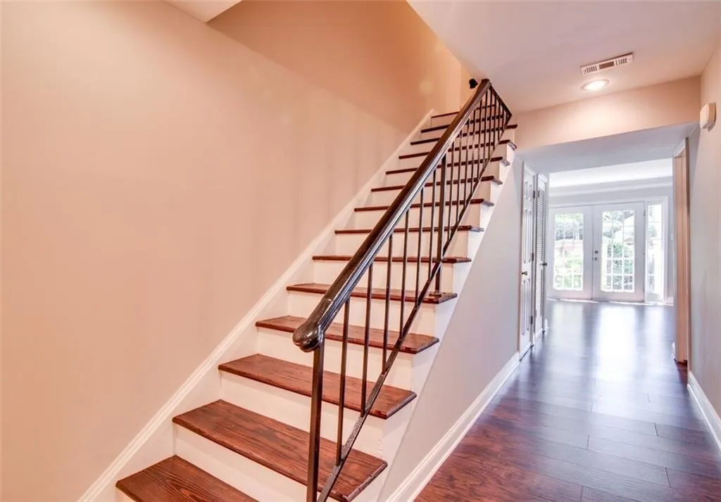 6980 Roswell Road Unit A4, Sandy Springs, Georgia 30328, 3 Bedrooms Bedrooms, ,2 BathroomsBathrooms,Residential,Sold,6980 Roswell Road Unit A4,6046204