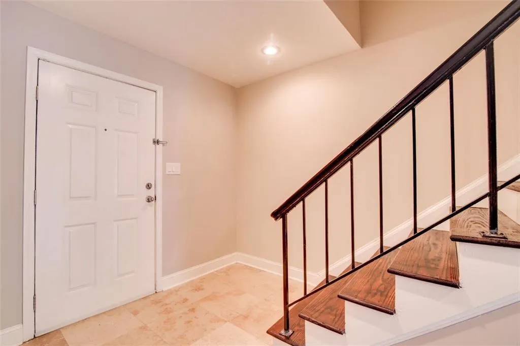 6980 Roswell Road Unit A4, Sandy Springs, Georgia 30328, 3 Bedrooms Bedrooms, ,2 BathroomsBathrooms,Residential,Sold,6980 Roswell Road Unit A4,6046204