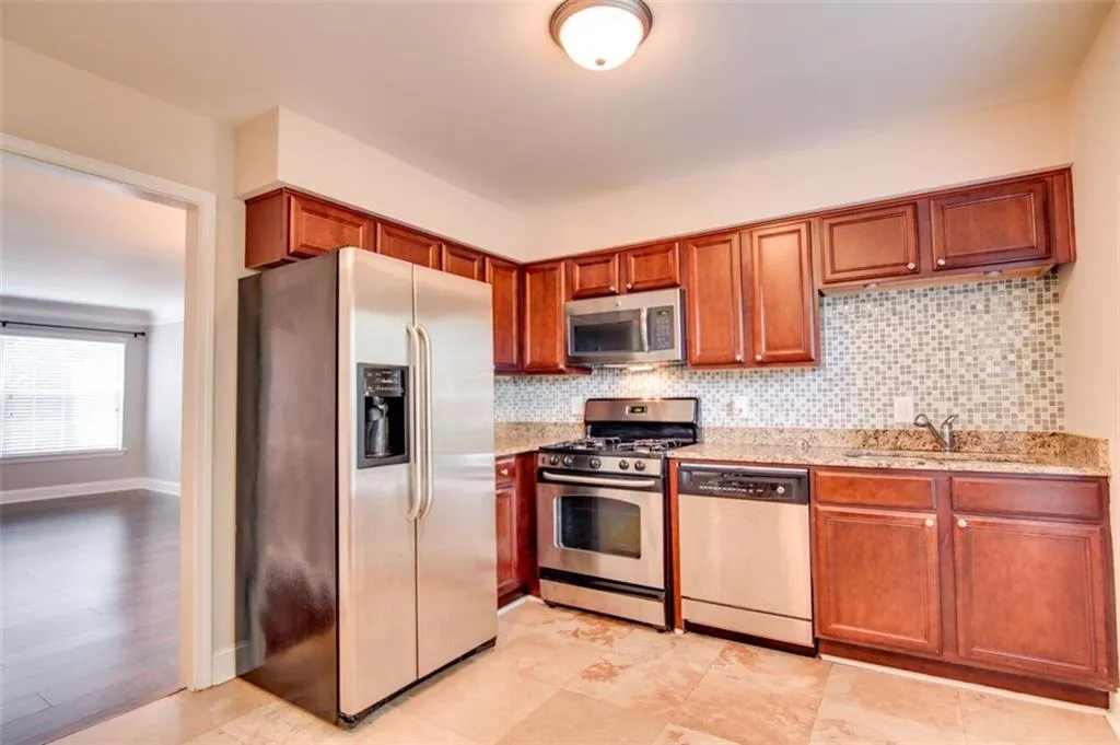 6980 Roswell Road Unit A4, Sandy Springs, Georgia 30328, 3 Bedrooms Bedrooms, ,2 BathroomsBathrooms,Residential,Sold,6980 Roswell Road Unit A4,6046204