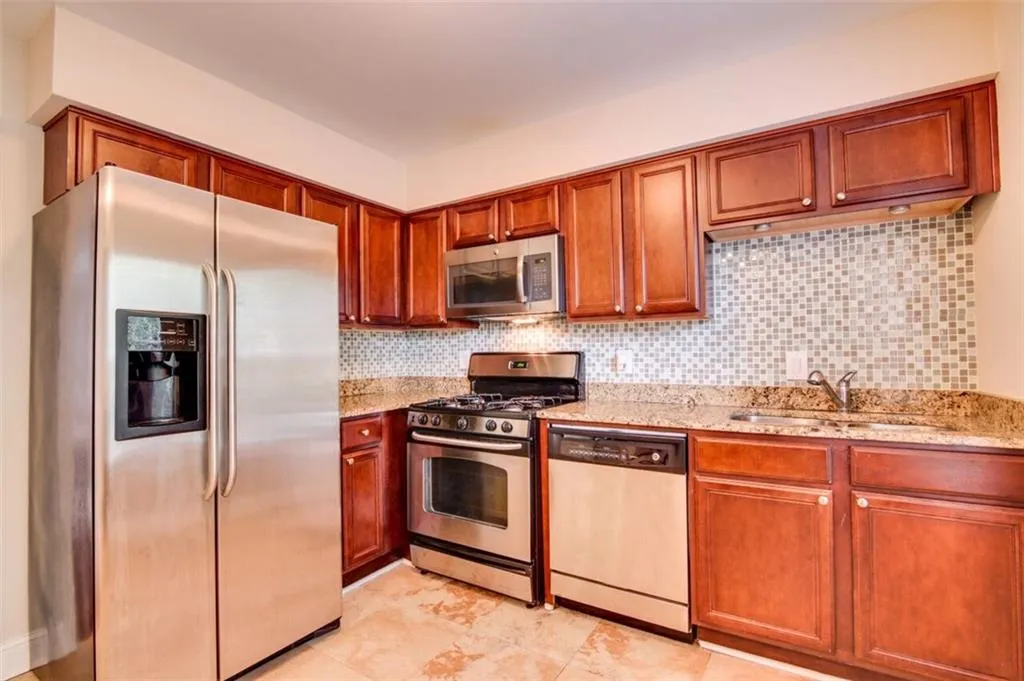 6980 Roswell Road Unit A4, Sandy Springs, Georgia 30328, 3 Bedrooms Bedrooms, ,2 BathroomsBathrooms,Residential,Sold,6980 Roswell Road Unit A4,6046204