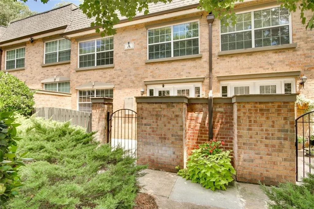 6980 Roswell Road Unit A4, Sandy Springs, Georgia 30328, 3 Bedrooms Bedrooms, ,2 BathroomsBathrooms,Residential,Sold,6980 Roswell Road Unit A4,6046204