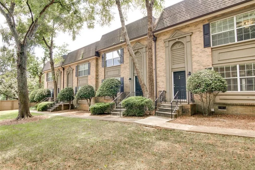 6980 Roswell Road Unit A4, Sandy Springs, Georgia 30328, 3 Bedrooms Bedrooms, ,2 BathroomsBathrooms,Residential,Sold,6980 Roswell Road Unit A4,6046204