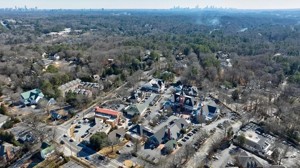 Aerial view of nearby Vinings.