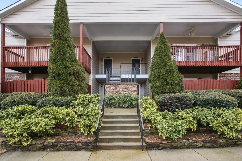 207 Brighton Point, Sandy Springs, Georgia 30328, 2 Bedrooms Bedrooms, ,2 BathroomsBathrooms,Residential,Sold,207 Brighton Point,6843818