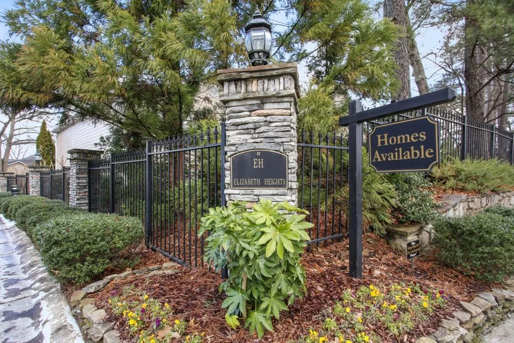 207 Brighton Point, Sandy Springs, Georgia 30328, 2 Bedrooms Bedrooms, ,2 BathroomsBathrooms,Residential,Sold,207 Brighton Point,6843818