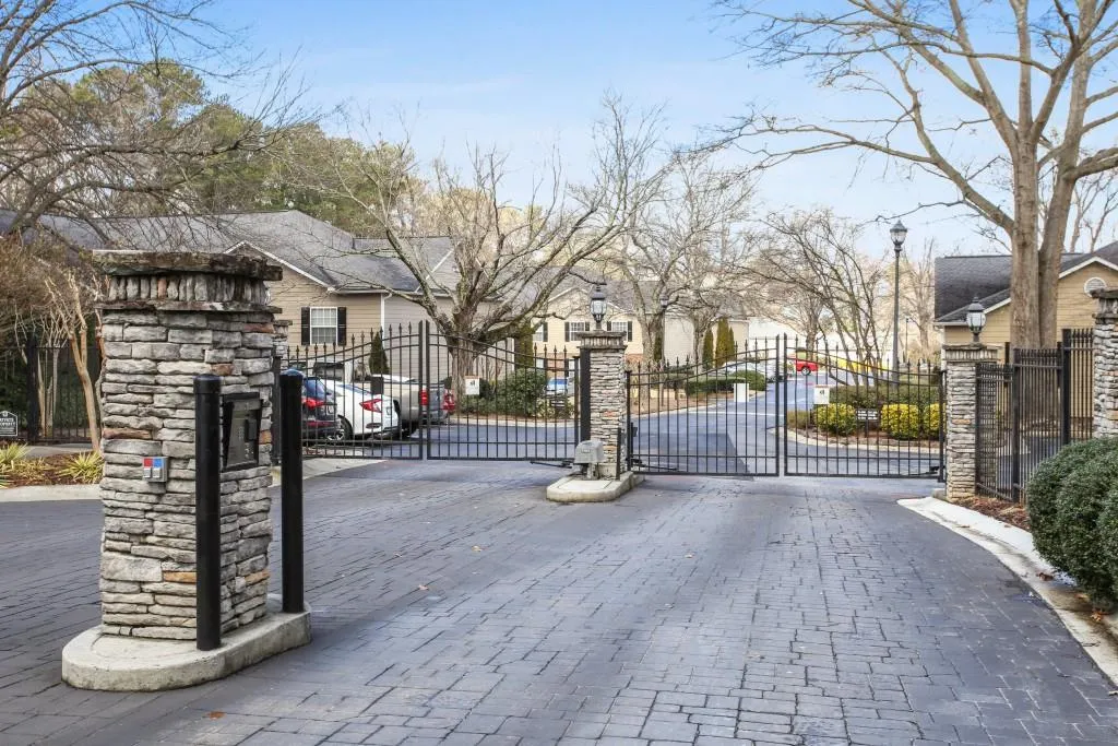 207 Brighton Point, Sandy Springs, Georgia 30328, 2 Bedrooms Bedrooms, ,2 BathroomsBathrooms,Residential,Sold,207 Brighton Point,6843818