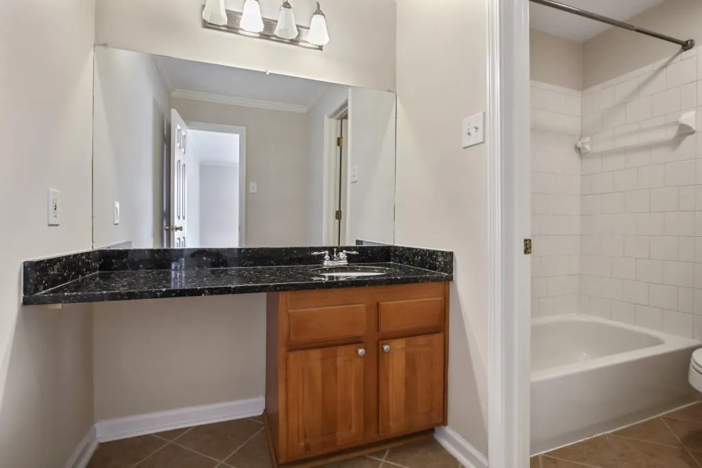 207 Brighton Point, Sandy Springs, Georgia 30328, 2 Bedrooms Bedrooms, ,2 BathroomsBathrooms,Residential,Sold,207 Brighton Point,6843818