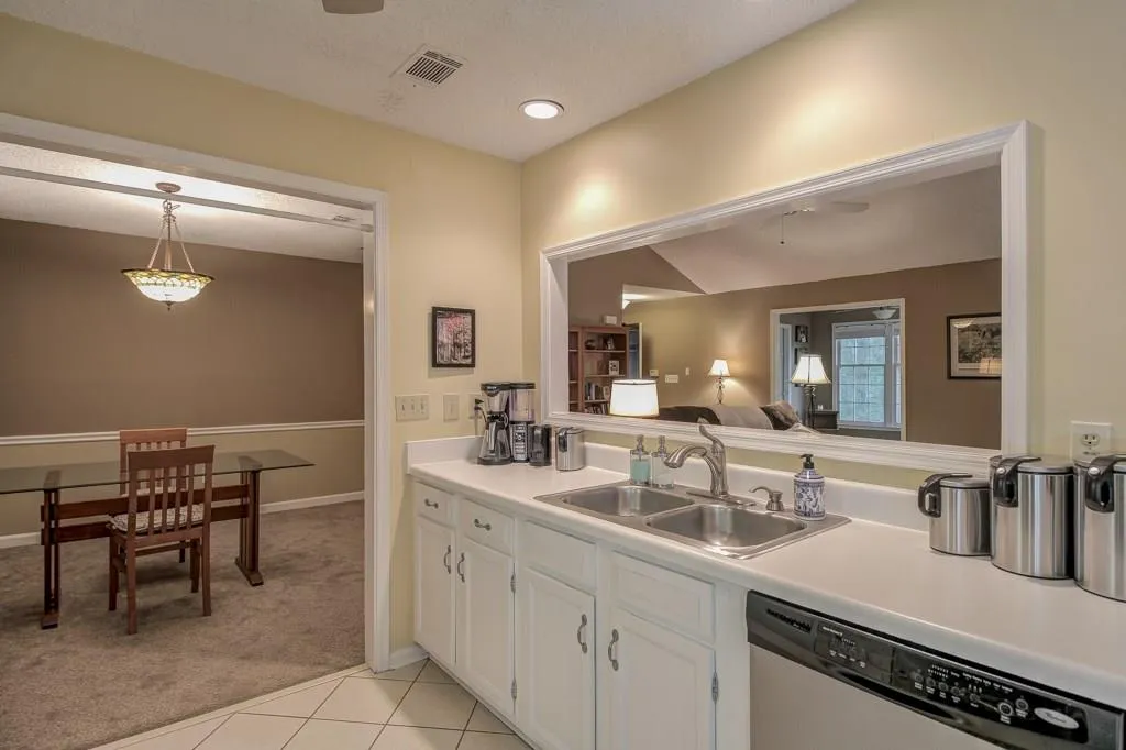 804 Camden Court, Sandy Springs, Georgia 30327, 2 Bedrooms Bedrooms, ,2 BathroomsBathrooms,Residential,Sold,804 Camden Court,5729790