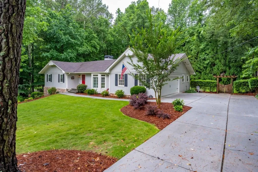 7620 Spalding Lane, Sandy Springs, Georgia 30350, 4 Bedrooms Bedrooms, ,2 BathroomsBathrooms,Residential,Sold,7620 Spalding Lane,7235600