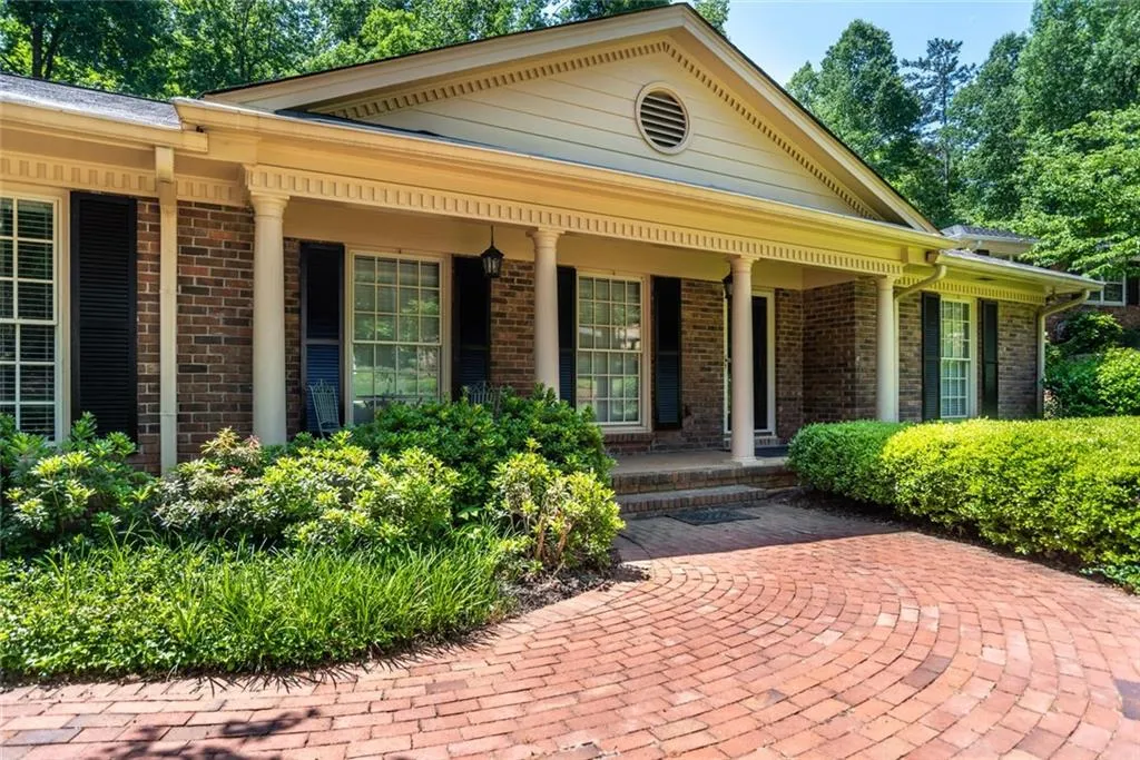 215 W Spalding Drive, Atlanta, Georgia 30328, 4 Bedrooms Bedrooms, ,3 BathroomsBathrooms,Residential,Sold,215 W Spalding Drive,6045529