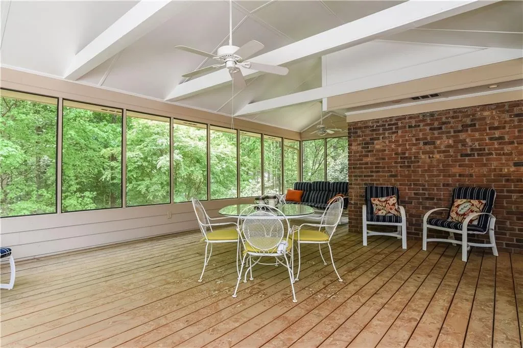 215 W Spalding Drive, Atlanta, Georgia 30328, 4 Bedrooms Bedrooms, ,3 BathroomsBathrooms,Residential,Sold,215 W Spalding Drive,6045529
