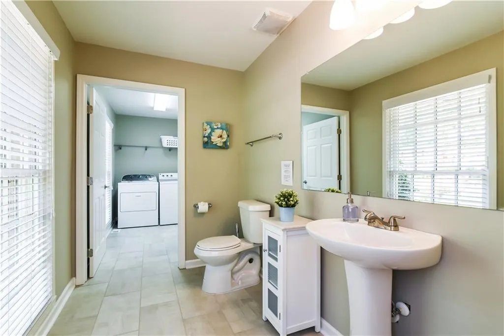 215 W Spalding Drive, Atlanta, Georgia 30328, 4 Bedrooms Bedrooms, ,3 BathroomsBathrooms,Residential,Sold,215 W Spalding Drive,6045529