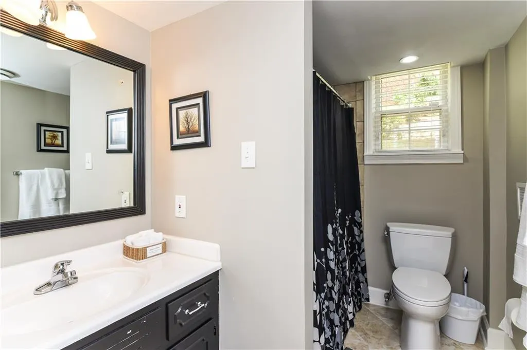 215 W Spalding Drive, Atlanta, Georgia 30328, 4 Bedrooms Bedrooms, ,3 BathroomsBathrooms,Residential,Sold,215 W Spalding Drive,6045529