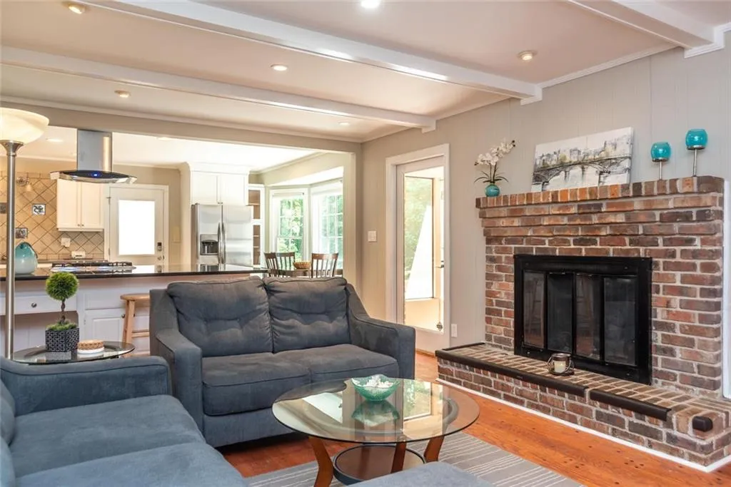 215 W Spalding Drive, Atlanta, Georgia 30328, 4 Bedrooms Bedrooms, ,3 BathroomsBathrooms,Residential,Sold,215 W Spalding Drive,6045529