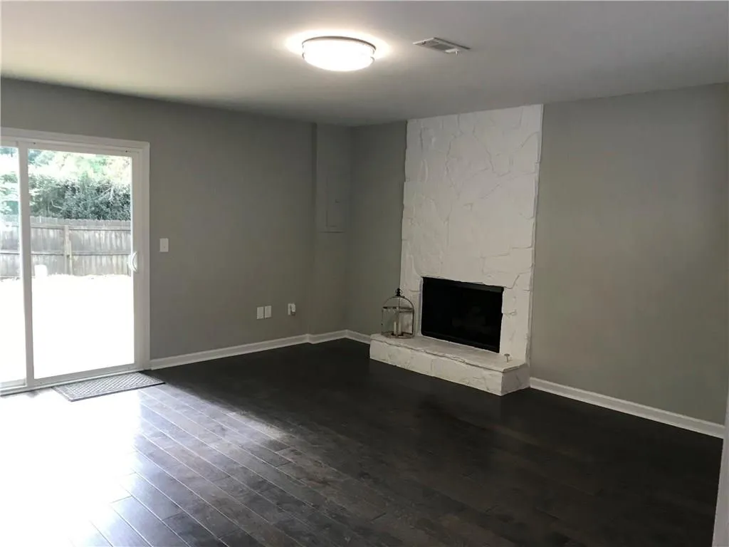 8810 Long Beach Circle, Sandy Springs, Georgia 30350, 2 Bedrooms Bedrooms, ,2 BathroomsBathrooms,Residential,Sold,8810 Long Beach Circle,6092863
