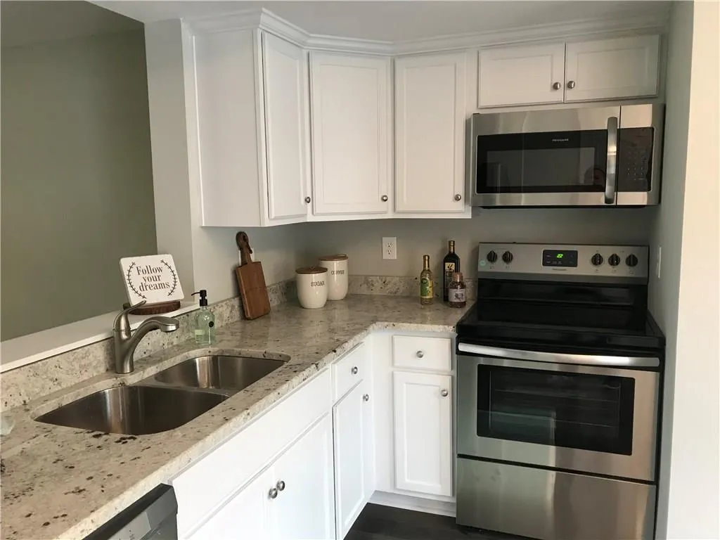 8810 Long Beach Circle, Sandy Springs, Georgia 30350, 2 Bedrooms Bedrooms, ,2 BathroomsBathrooms,Residential,Sold,8810 Long Beach Circle,6092863