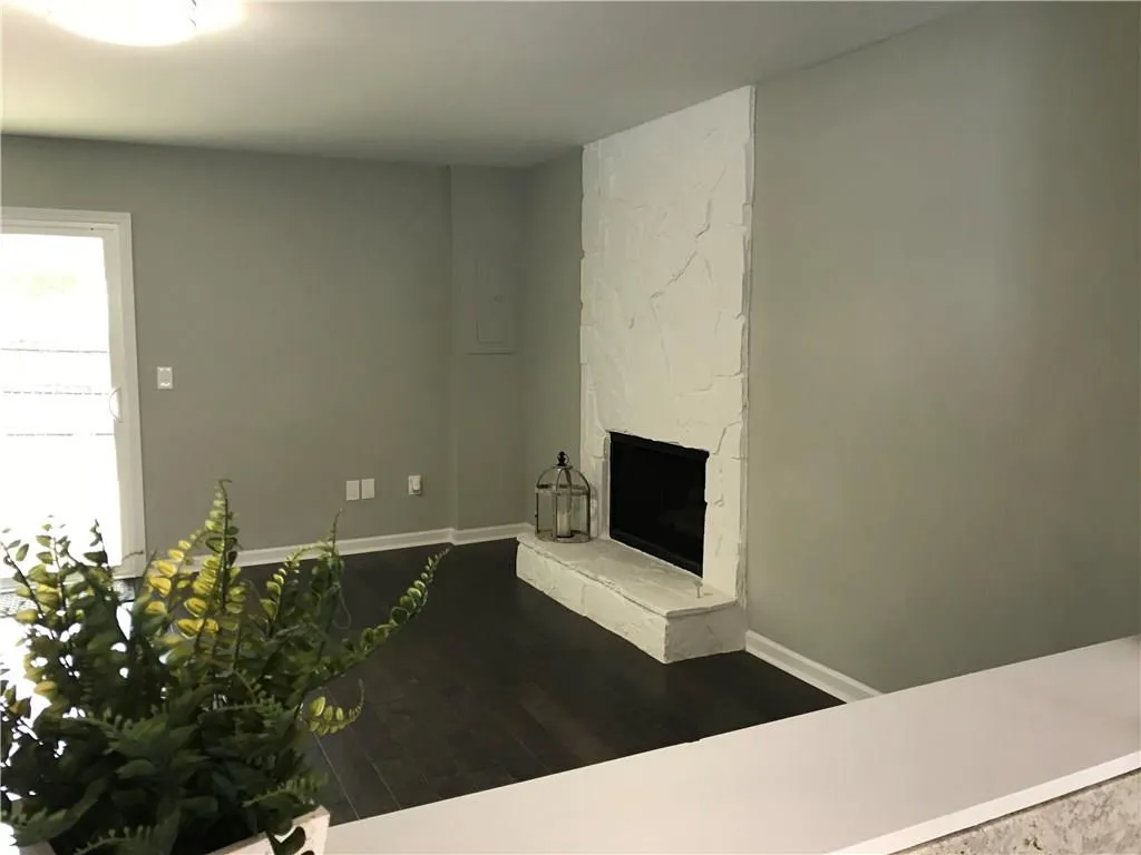 8810 Long Beach Circle, Sandy Springs, Georgia 30350, 2 Bedrooms Bedrooms, ,2 BathroomsBathrooms,Residential,Sold,8810 Long Beach Circle,6092863