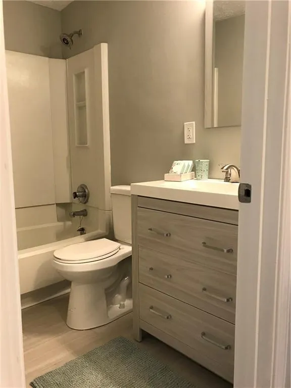 8810 Long Beach Circle, Sandy Springs, Georgia 30350, 2 Bedrooms Bedrooms, ,2 BathroomsBathrooms,Residential,Sold,8810 Long Beach Circle,6092863