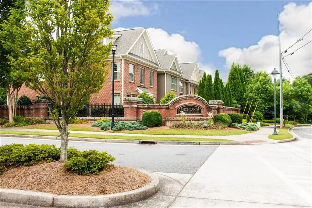 7410 Highland Bluff, Atlanta, Georgia 30328, 3 Bedrooms Bedrooms, ,3 BathroomsBathrooms,Residential,Sold,7410 Highland Bluff,6578997