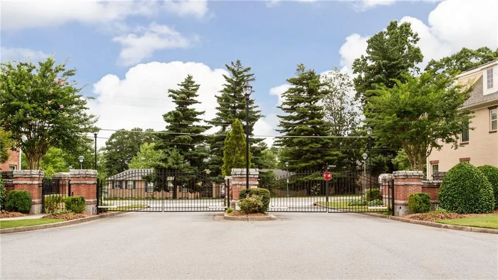 7410 Highland Bluff, Atlanta, Georgia 30328, 3 Bedrooms Bedrooms, ,3 BathroomsBathrooms,Residential,Sold,7410 Highland Bluff,6578997