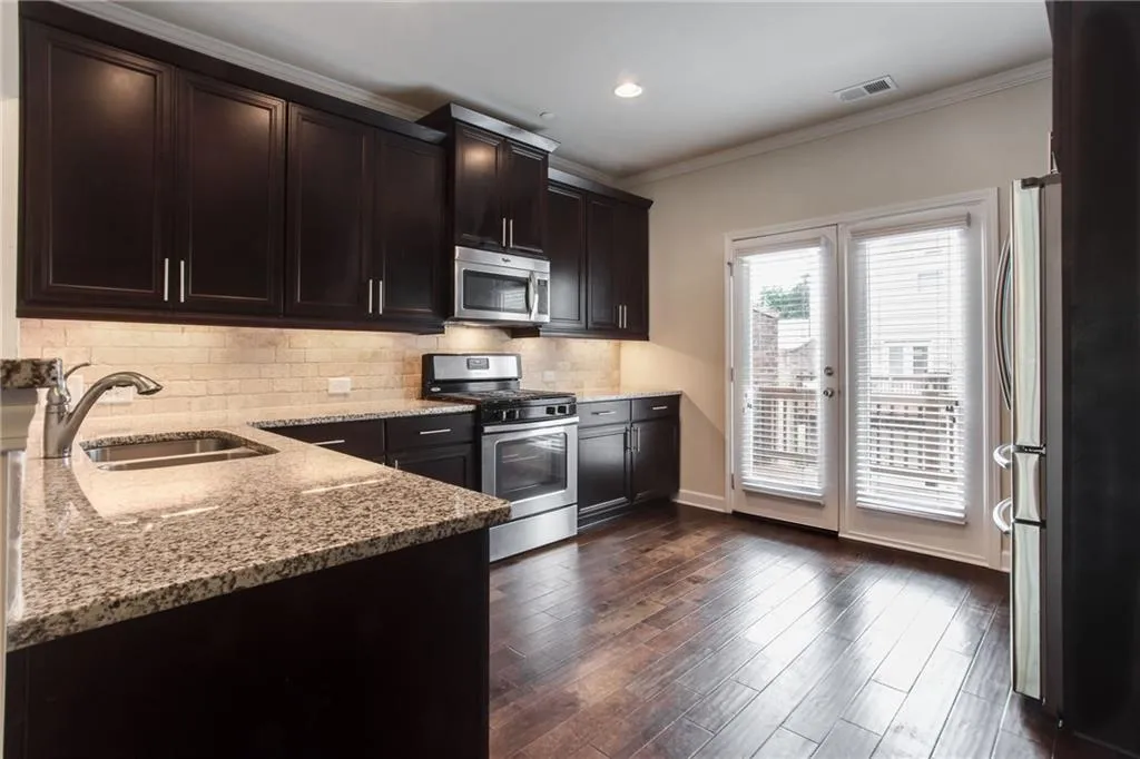 7410 Highland Bluff, Atlanta, Georgia 30328, 3 Bedrooms Bedrooms, ,3 BathroomsBathrooms,Residential,Sold,7410 Highland Bluff,6578997