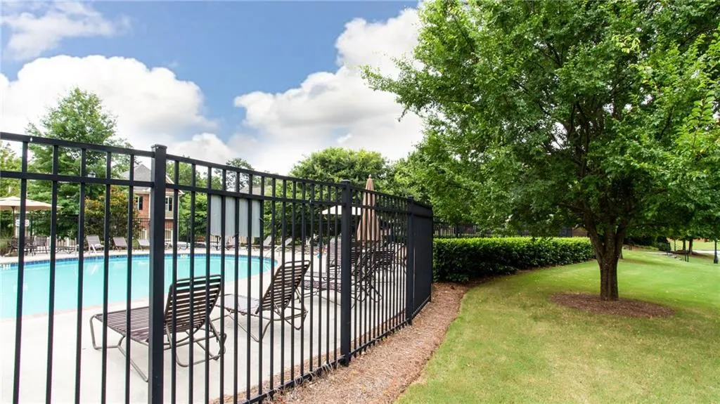 7410 Highland Bluff, Atlanta, Georgia 30328, 3 Bedrooms Bedrooms, ,3 BathroomsBathrooms,Residential,Sold,7410 Highland Bluff,6578997