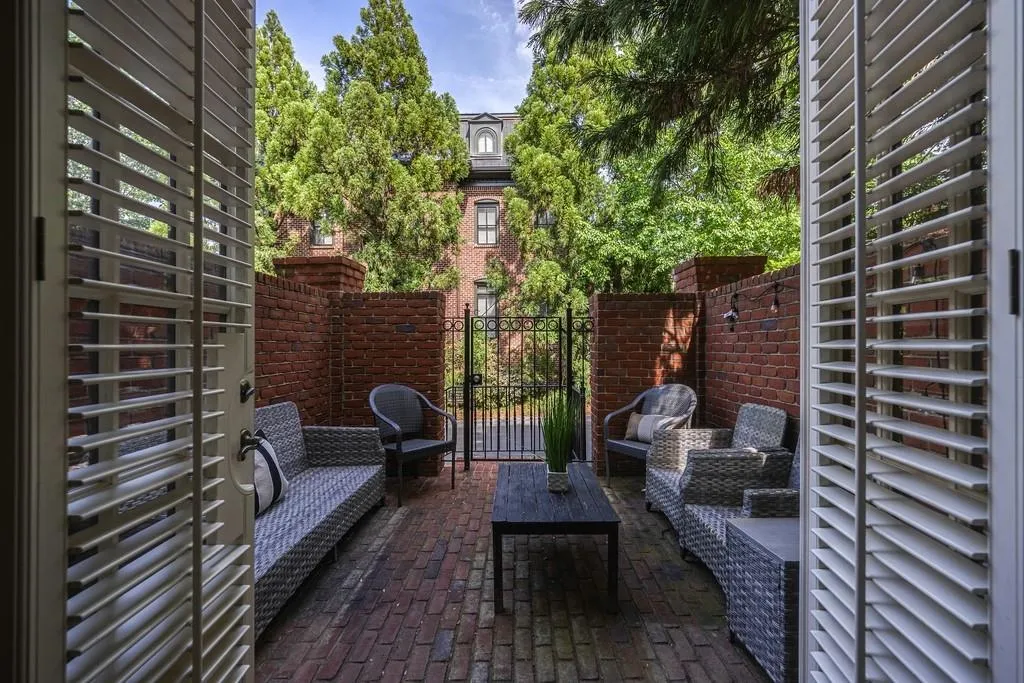 3127 Lenox Road Ne Unit 1, Atlanta, Georgia 30324, 3 Bedrooms Bedrooms, ,3 BathroomsBathrooms,Residential,For Sale,3127 Lenox Road Ne Unit 1,7567598