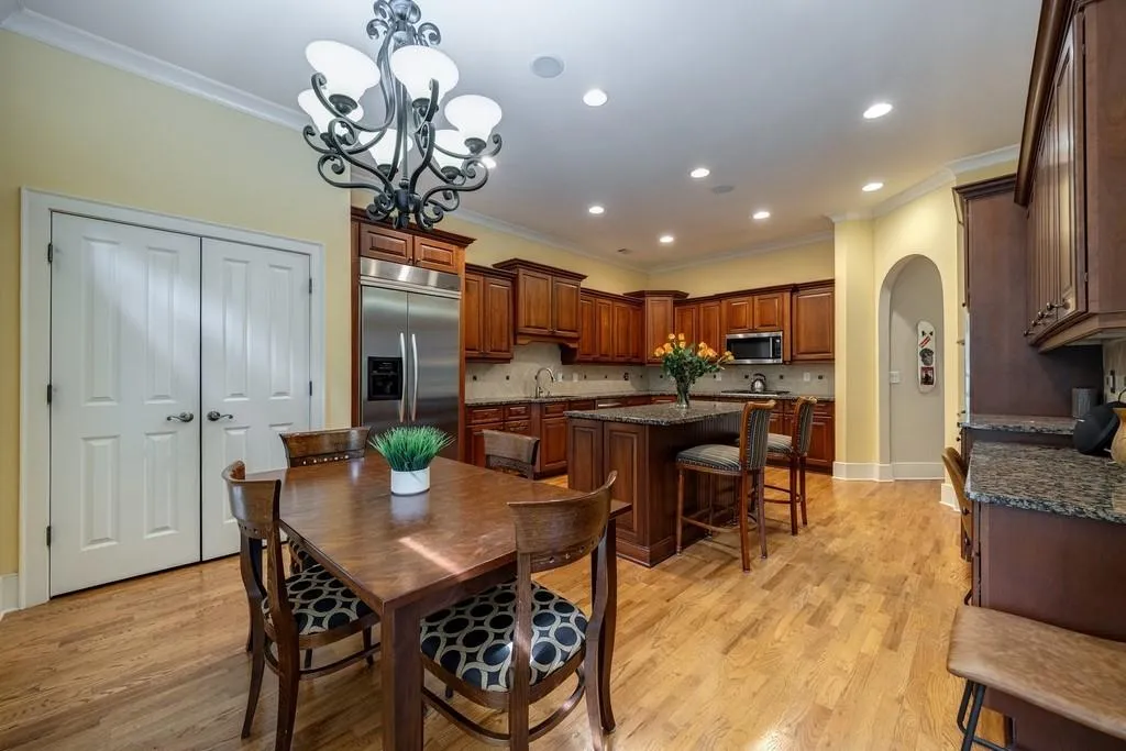 3127 Lenox Road Ne Unit 1, Atlanta, Georgia 30324, 3 Bedrooms Bedrooms, ,3 BathroomsBathrooms,Residential,For Sale,3127 Lenox Road Ne Unit 1,7567598