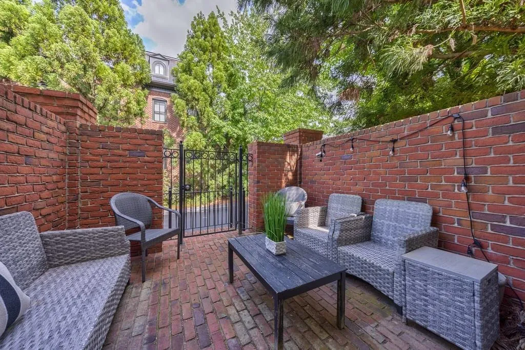3127 Lenox Road Ne Unit 1, Atlanta, Georgia 30324, 3 Bedrooms Bedrooms, ,3 BathroomsBathrooms,Residential,For Sale,3127 Lenox Road Ne Unit 1,7567598