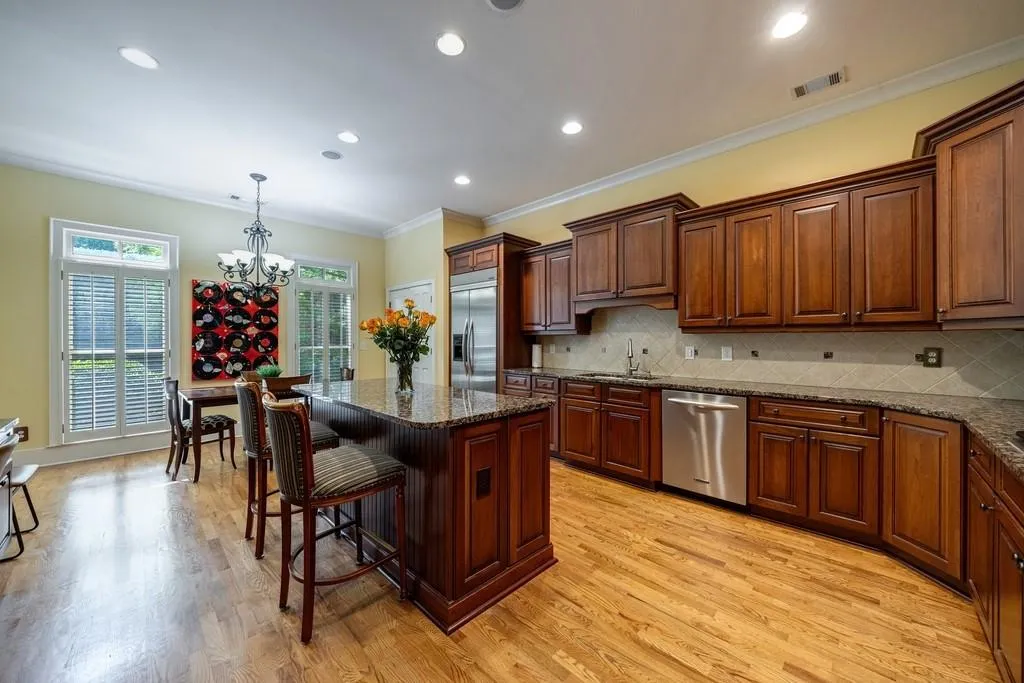 3127 Lenox Road Ne Unit 1, Atlanta, Georgia 30324, 3 Bedrooms Bedrooms, ,3 BathroomsBathrooms,Residential,For Sale,3127 Lenox Road Ne Unit 1,7567598