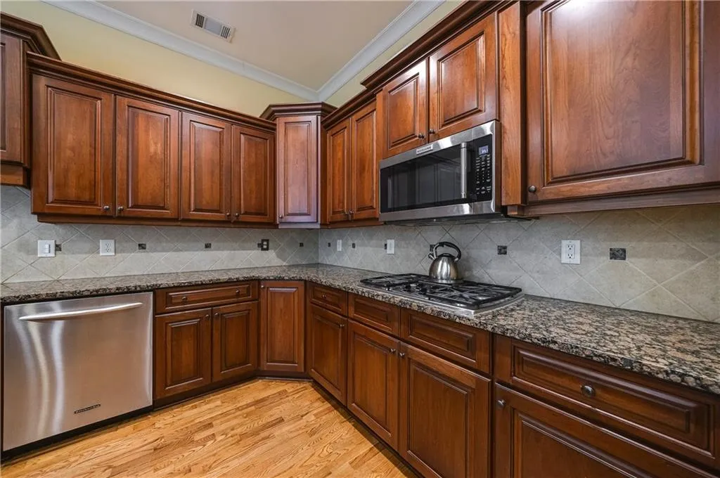 3127 Lenox Road Ne Unit 1, Atlanta, Georgia 30324, 3 Bedrooms Bedrooms, ,3 BathroomsBathrooms,Residential,For Sale,3127 Lenox Road Ne Unit 1,7567598
