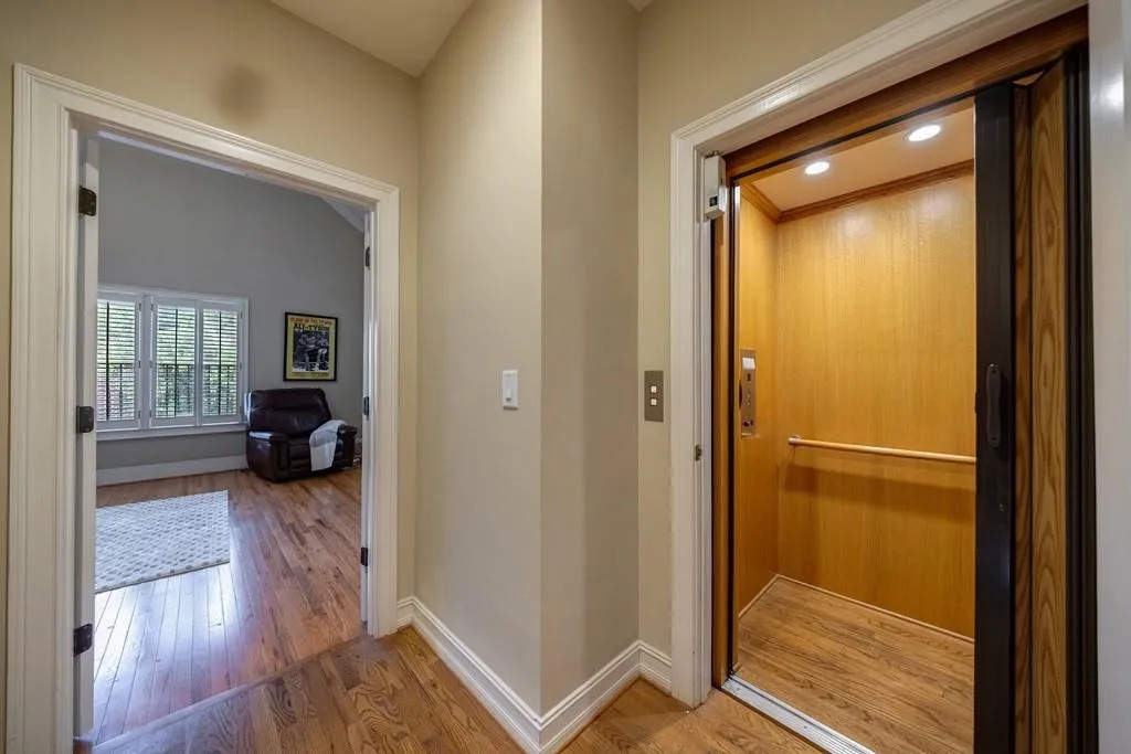 3127 Lenox Road Ne Unit 1, Atlanta, Georgia 30324, 3 Bedrooms Bedrooms, ,3 BathroomsBathrooms,Residential,For Sale,3127 Lenox Road Ne Unit 1,7567598