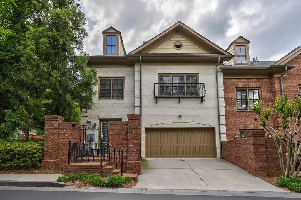 3127 Lenox Road Ne Unit 1, Atlanta, Georgia 30324, 3 Bedrooms Bedrooms, ,3 BathroomsBathrooms,Residential,For Sale,3127 Lenox Road Ne Unit 1,7567598