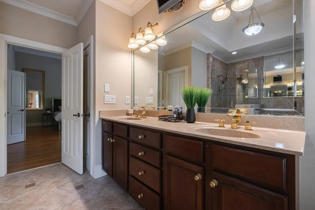 3127 Lenox Road Ne Unit 1, Atlanta, Georgia 30324, 3 Bedrooms Bedrooms, ,3 BathroomsBathrooms,Residential,For Sale,3127 Lenox Road Ne Unit 1,7567598