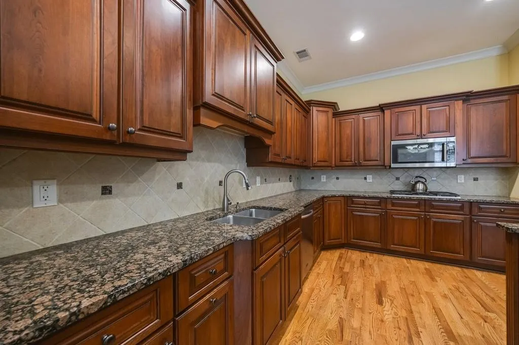 3127 Lenox Road Ne Unit 1, Atlanta, Georgia 30324, 3 Bedrooms Bedrooms, ,3 BathroomsBathrooms,Residential,For Sale,3127 Lenox Road Ne Unit 1,7567598